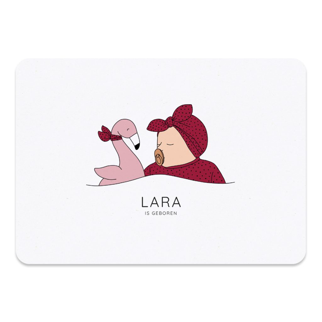 Het geboortekaartje baby en flamingo in het bordeaux rood en roze. Het kaartje is A6 formaat en wordt op gerecycled papier gedrukt.