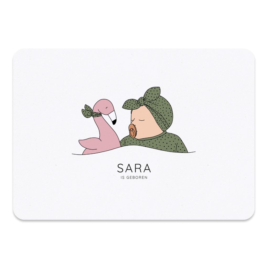 Het geboortekaartje baby en flamingo met een leuke illustratie van een lief meisje en een knuffel flamingo.