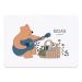 Het geboortekaartje beer met gitaar. Een vrolijk geboortekaartje met een beer met een muziekinstrument omringt door bloemen. Een mooi kaartje voor een zoon of dochter.