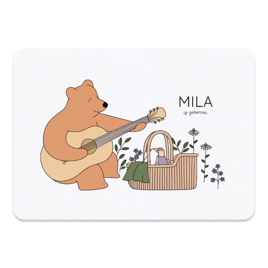 Het geboortekaartje beer met gitaar. Een vrolijk geboortekaartje voor een meisje. Gedrukt op gerecycled papier.